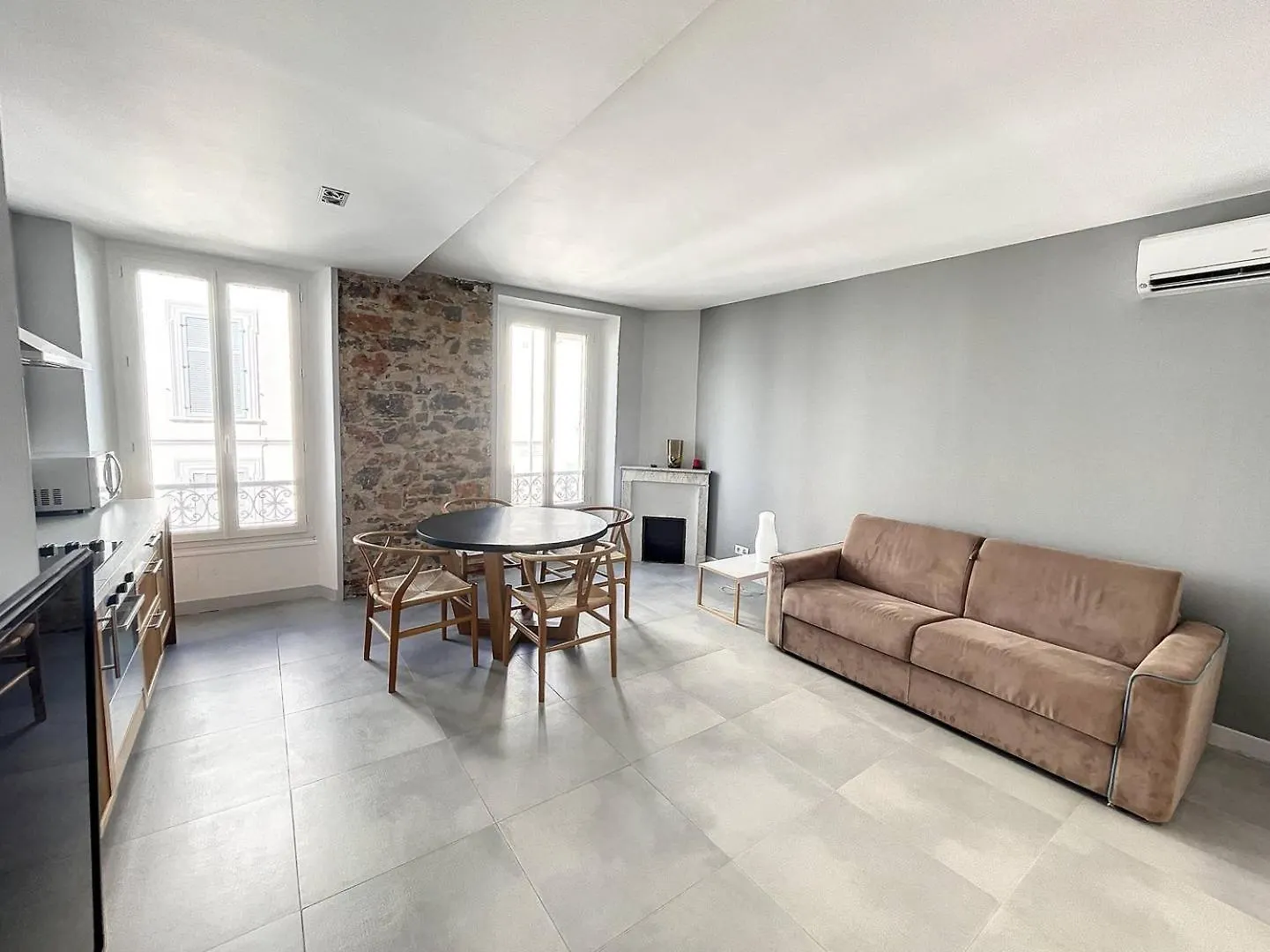 Bat2 - Cannes, Carre D'Or, Beau 2 Pieces France